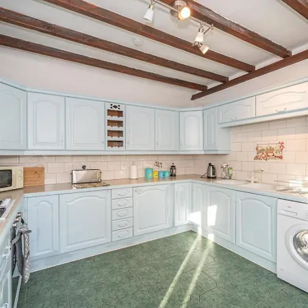 1 Bed In Whitby Oc-wa031
