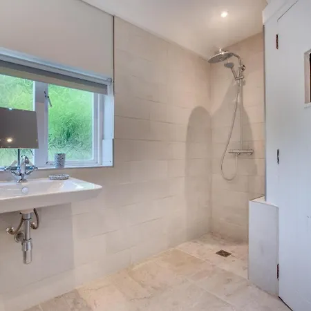 1 Bed In Whitby Oc-wa031